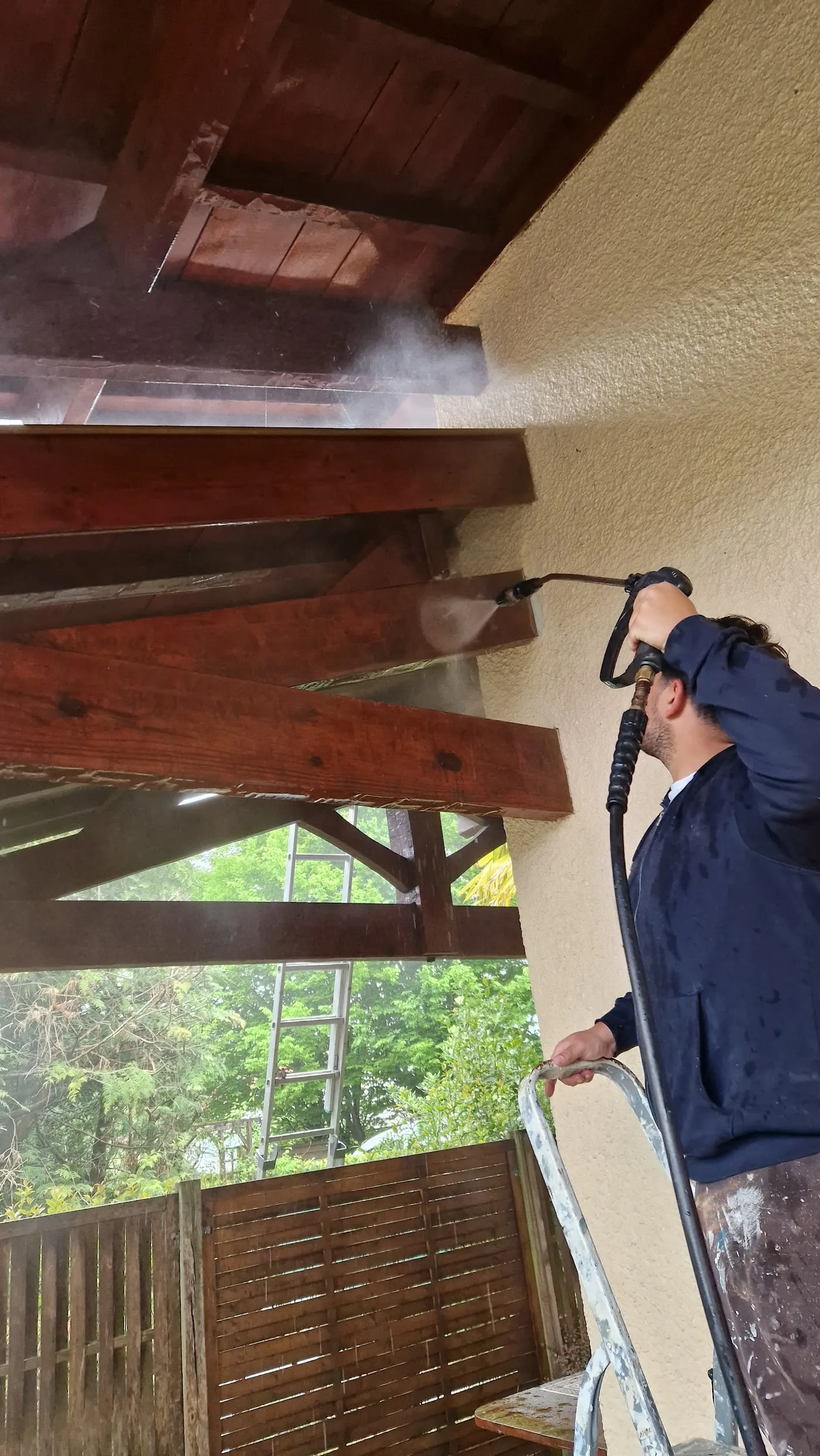 Rénovation complète d'un séjour avec peinture murs et plafonds